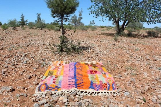 Magnífica alfombra marroquí de lana, hecha a mano, dimensiones 250x150 cm. – Wool, Modern (photo 2 of 11)