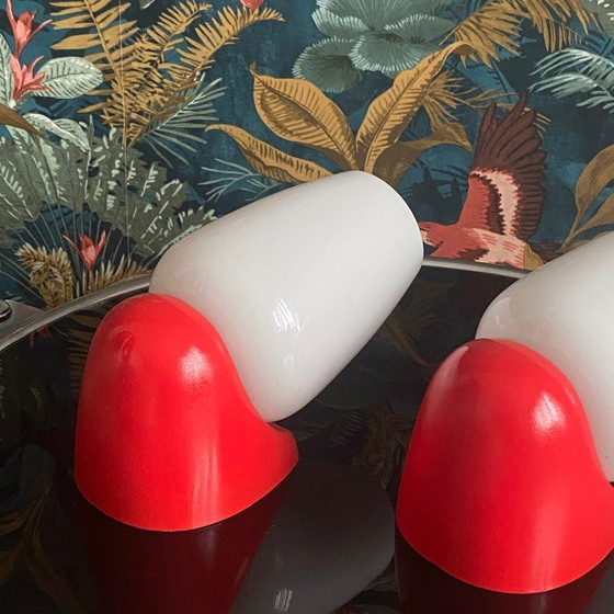 Image 1 of Paar vintage wandlampen in wit opaalglas en kunststof