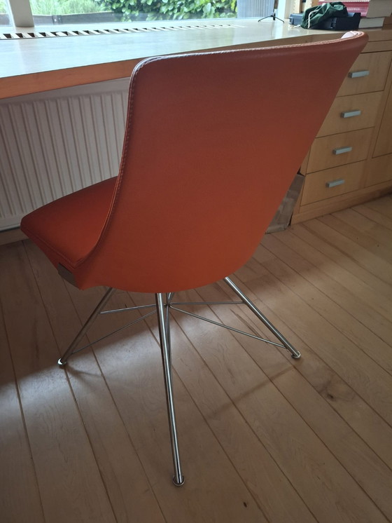 Image 1 of Orangefarbener Lederstuhl mit Metallbeinen