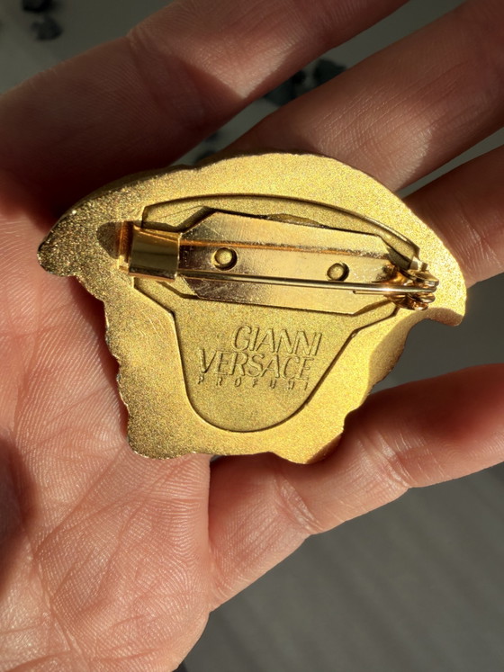 Vintage 90s Gianni Versace Broche Dorée Tête De Méduse – Decoration, Metal, Plastic (photo 6 of 10)