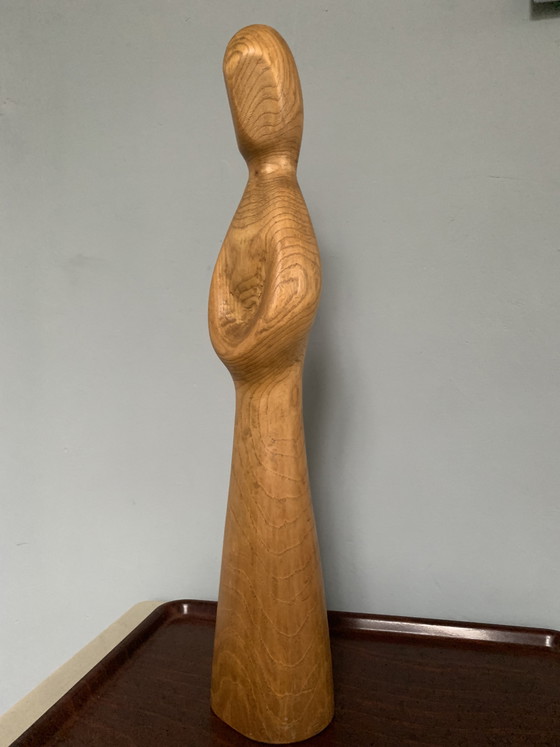 Image 1 of Grande sculpture vintage en bois de chêne, représentant une femme de 51 cm de long, de style scandinave.