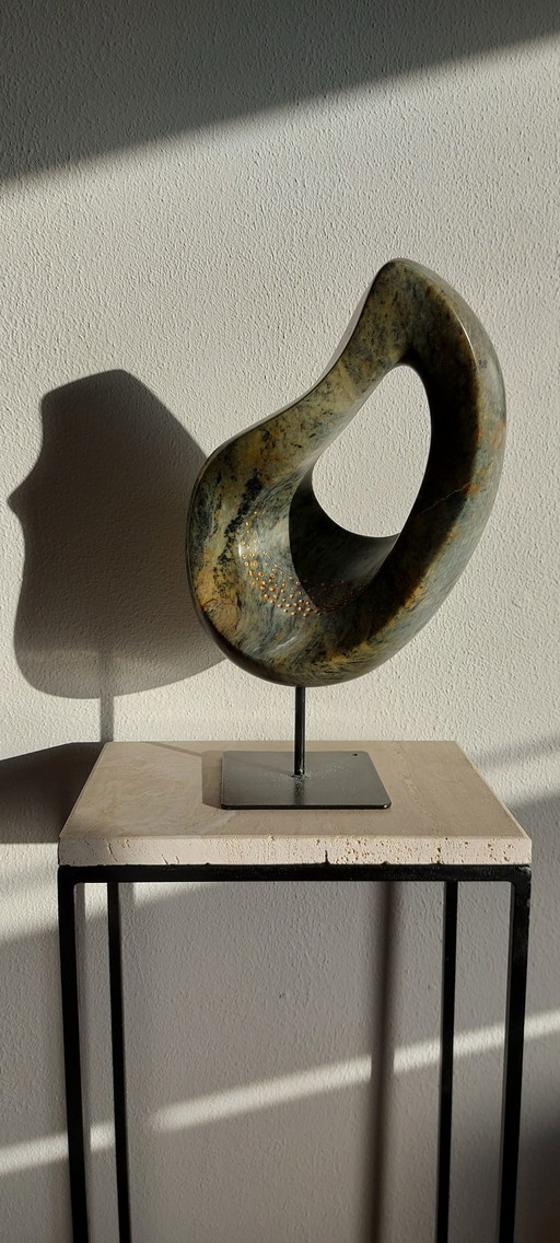 Marion de Goey - Serpentine sculpture