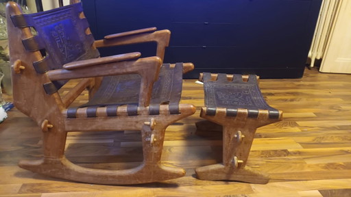 Ángel Isaac Pazmiño rocking chair with stool - Ecuador – schommelstoelen, Wood, Leather