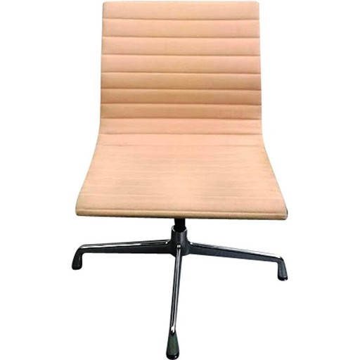 Sedia vintage EA105 di Charles &amp; Ray Eames per Vitra