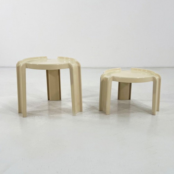 Image 1 of Zwei weiße Satztische von Giotto Stoppino für Kartell, 1970er Jahre