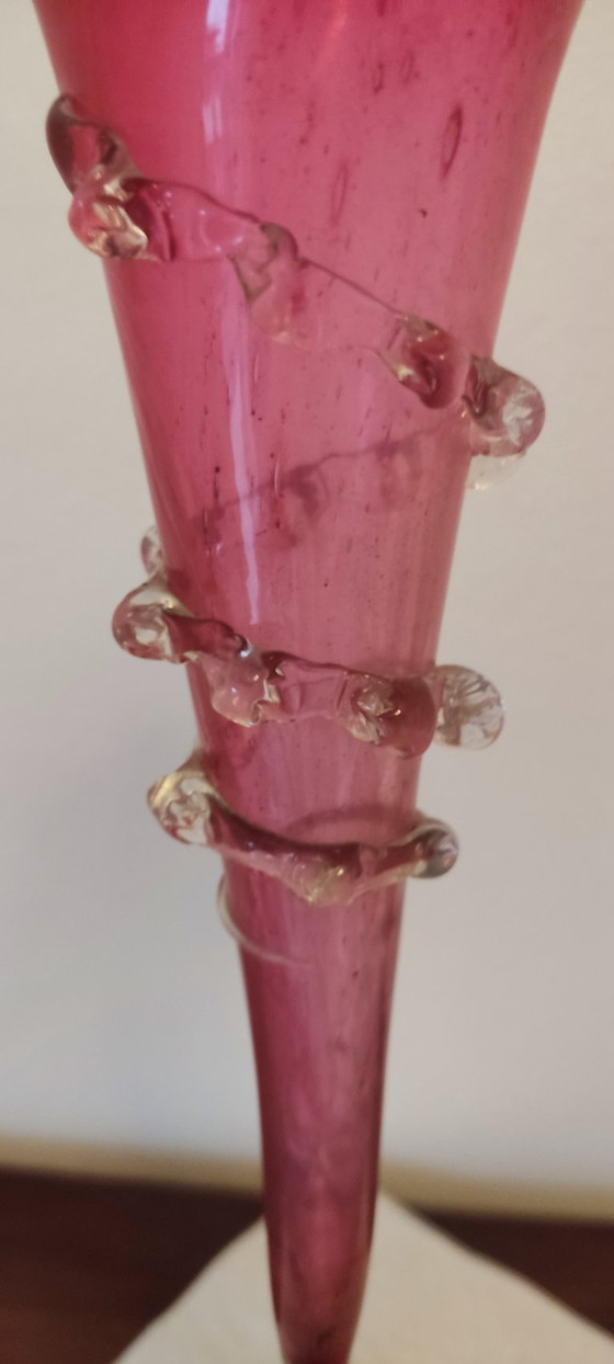 Image 1 of Epergne Vittoriano in Vetro Cranberry a Giglio Singolo – XIX Secolo