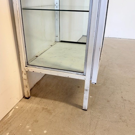 Vintage Polish Medical Display Cabinet 1960s – Glass, Iron (photo 11 of 17)