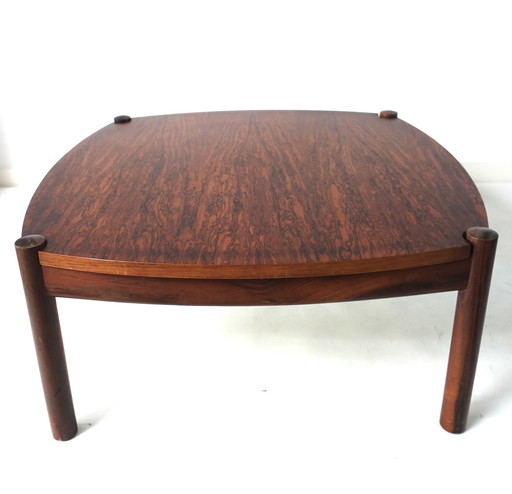 Table basse G-Plan à plateau réversible.
