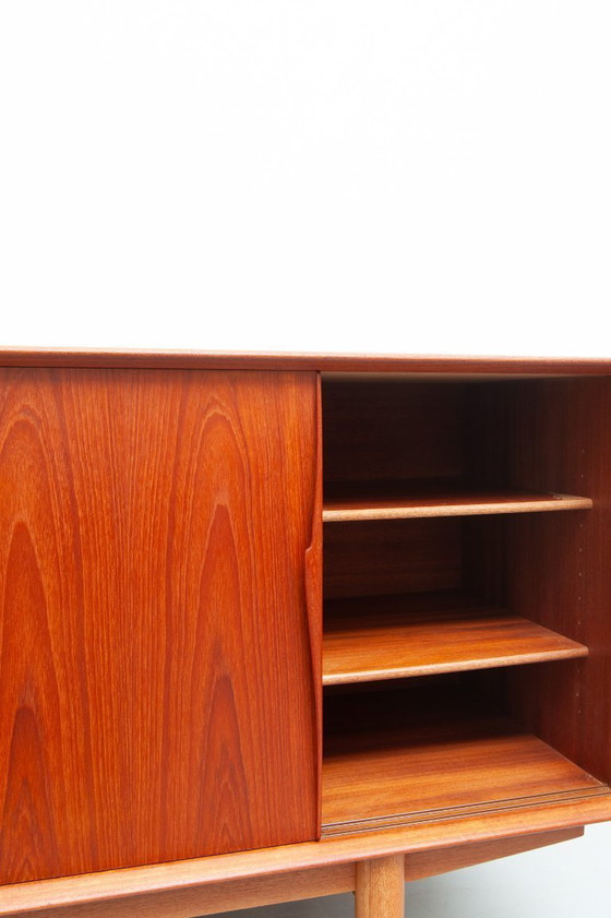 Image 1 of Groot teakhouten dressoir uit Dyrlund, jaren 60