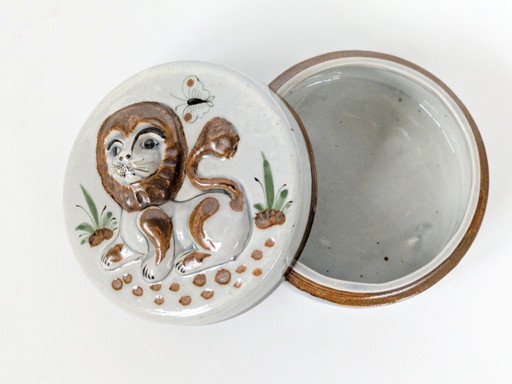 Keramische doos met deksel in Tonala-stijl uit de jaren 70: speels, gesigneerd aardewerk in volkskunststijl.