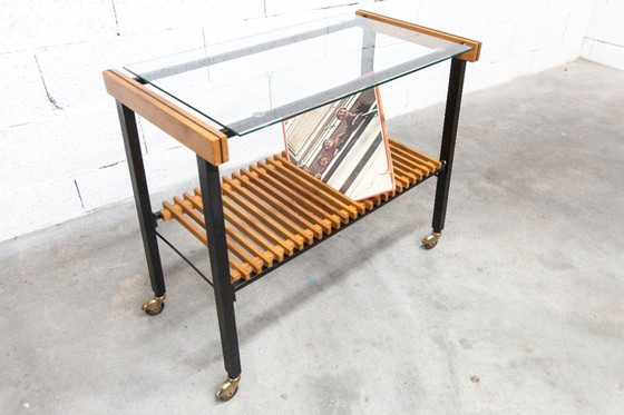 Image 1 of Serveerwagen uit de jaren 60, hifi-kast op wieltjes in teakhout, zwart metaal en glazen blad.