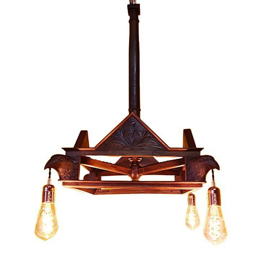 Image 1 of Lámpara colgante francesa de madera con cabezas de águila de alrededor de 1900