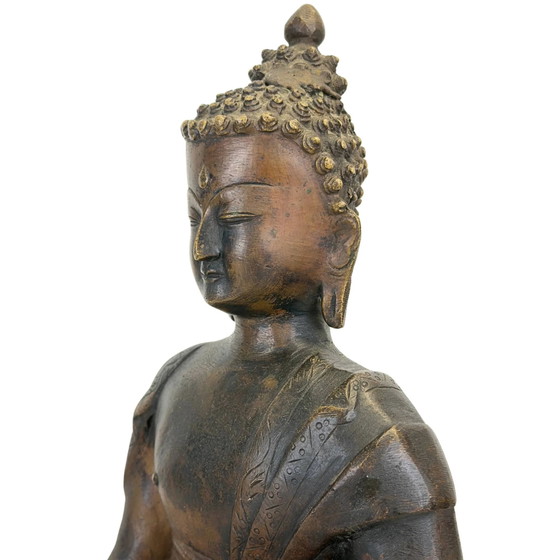 Monumentale 18e-eeuwse Boeddha Shakyamuni uit Ladakh — Vuurverguld Brons – Beeldhouwkunst (photo 9 of 11)