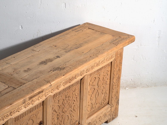 Antique carved low sideboard in fir wood – China, circa 1930 (photo 18 of 40)