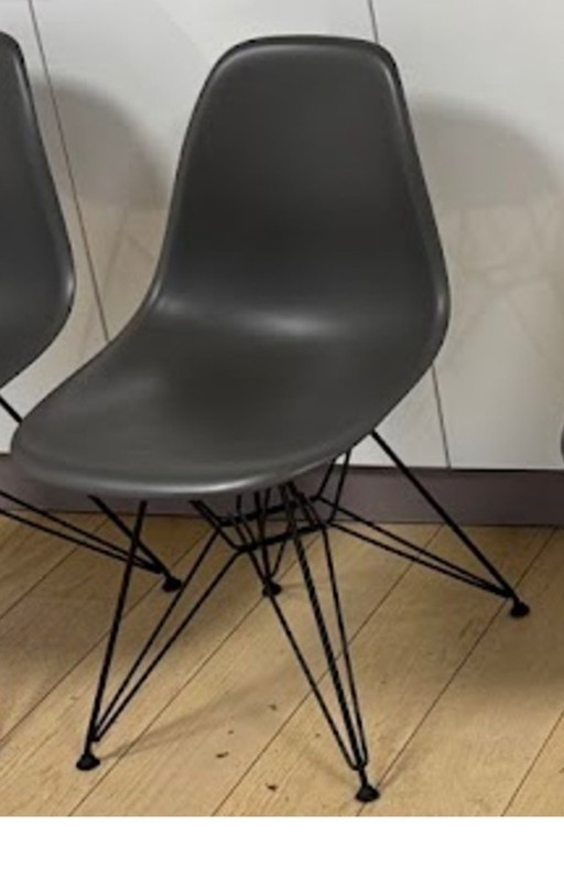 6 Stühle Vitra 79576 Weil am Rhein - Eames Plastic Side Chair DSR