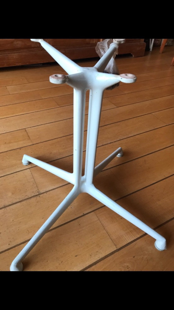 Image 1 of Chaise coque Eames originale Herman Miller