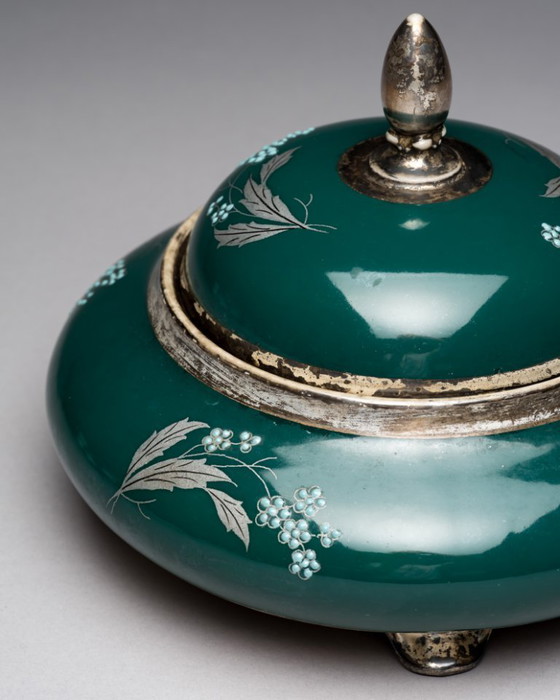 Image 1 of Scatola doppia in porcellana Al-Ka Kunst Kronach con coperchio, colore verde smeraldo con inserti argentati.