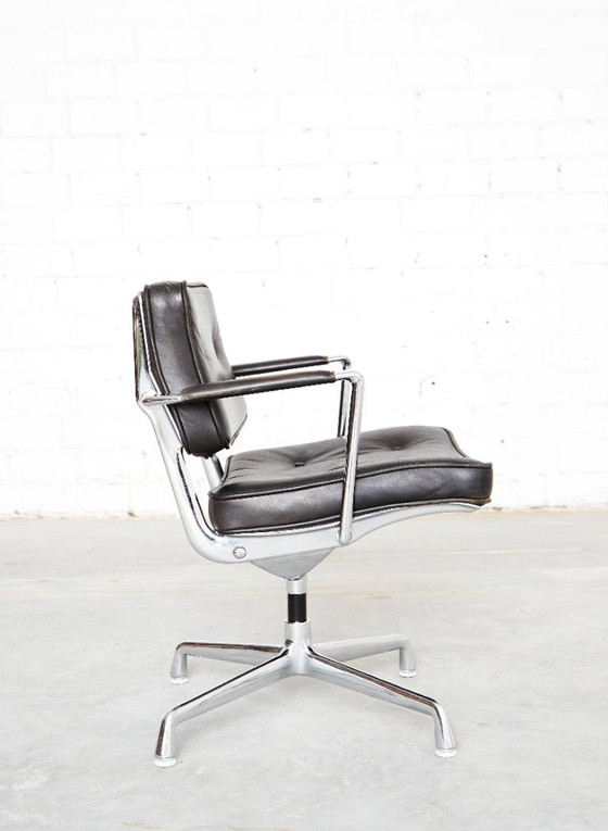 Sedia da scrivania intermedia Ray & Charles Eames ES102 per Herman Miller – Sedie girevoli, Leather (photo 3 of 14)