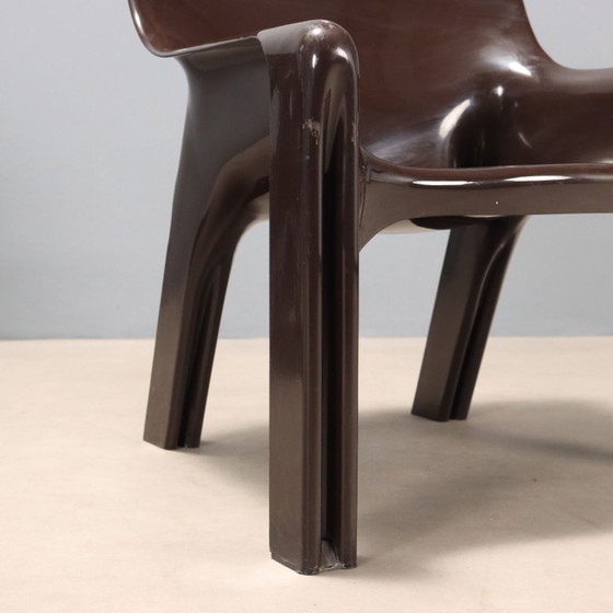 Image 1 of Vico Magistretti's 'Vicario' fauteuils voor Artemide