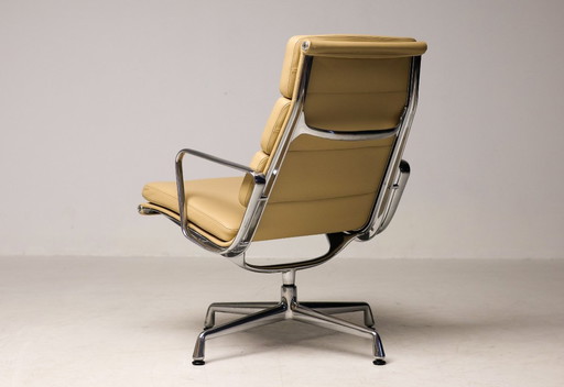 Eames Vitra EA 216, beiges, doppelseitiges Leder, nahezu neuwertiger Zustand