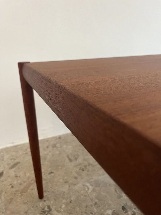 Image 1 of Mesa de centro danesa de mediados de siglo; madera de teca, fabricada en Dinamarca