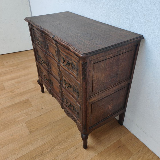 Image 1 of Cassettiera/comò antico in legno rustico, stile Queen Anne