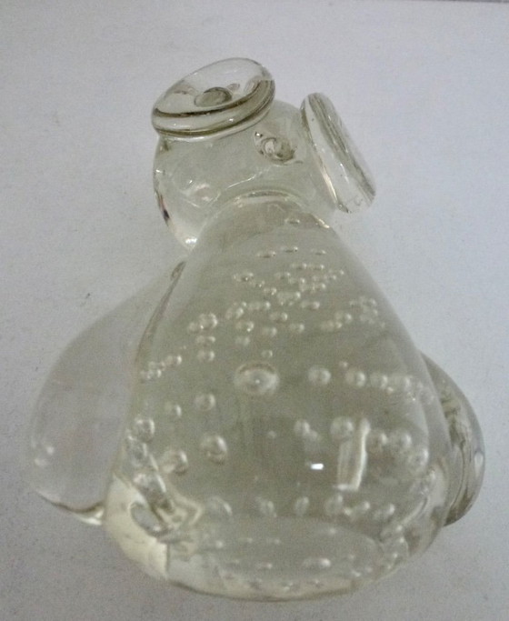 Image 1 of 2 presse-papiers en verre, composés d'un hibou et d'une sphère, Spijkerbol.