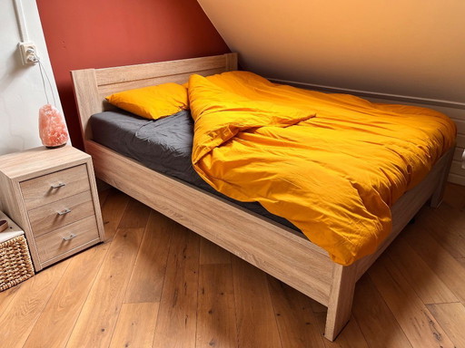 Struttura letto matrimoniale in legno con 2 comodini