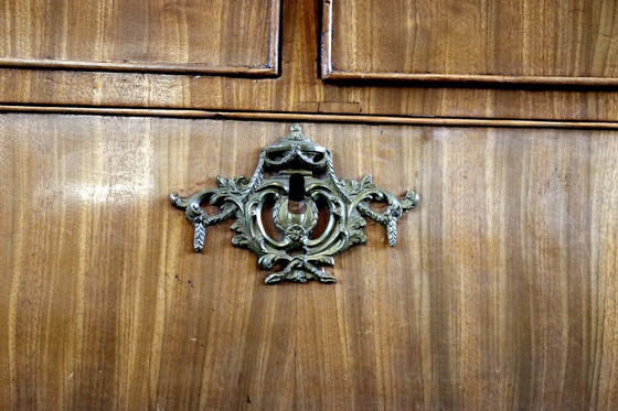 Image 1 of Cabinet de style Louis XV, milieu du XVIIIe siècle.