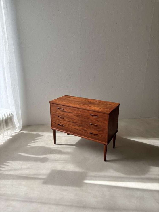 Image 1 of Cassettone in teak anni '60 completamente ristrutturato e dal design vintage