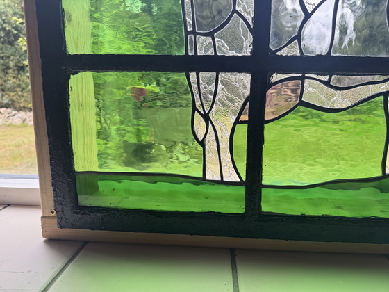 Image 1 of Vetrata colorata con motivo di mucca - realizzata a mano nella finestra della stalla