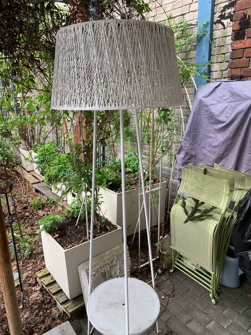 Vibia Wind floor lamp – Rare original version with concrete base & tripod (windproof!)