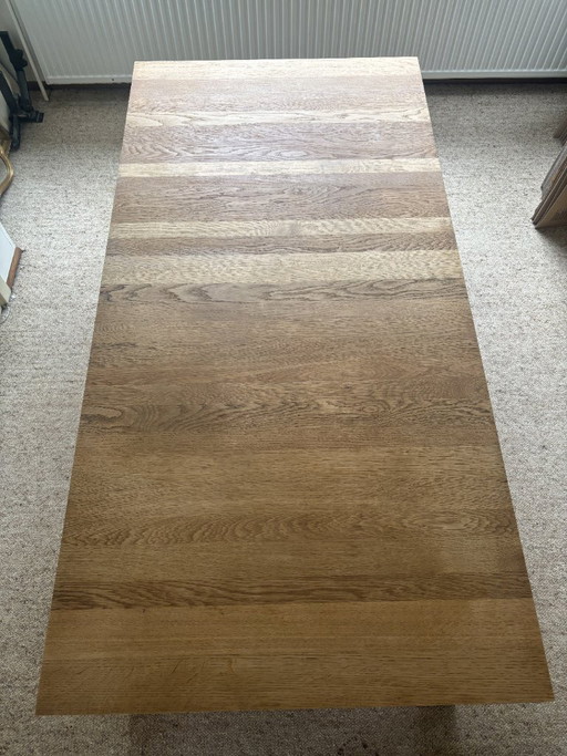 Leolux eettafel Vivre – massief eikenhout (200 × 100 × 75 cm)