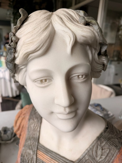 Bust
