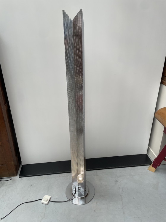Postmoderne “Wolkenkrabber” Lamp, Italië Jaren 80 – Vloerlampen, Metal, Chrome (photo 2 of 8)