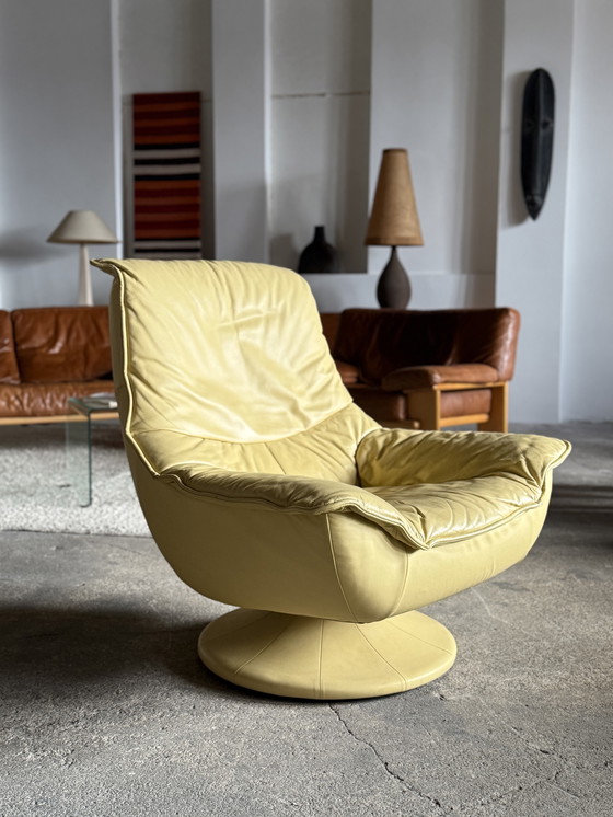 Image 1 of SEDIA GIREVOLE TULIP IN PELLE GIALLA SEDIA SPACE AGE