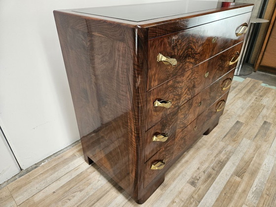 Image 1 of Commode Art Déco des années 1940 en loupe de noyer avec plateau en verre noir