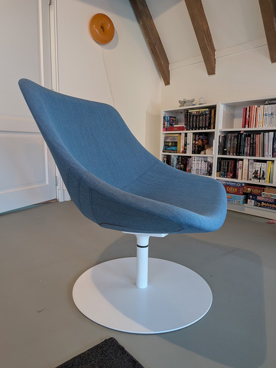 Image 1 of Lapalma Auki lounge chair with disc base