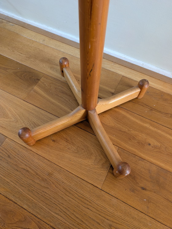 Image 1 of vintage Deense staande kapstok massief hout 