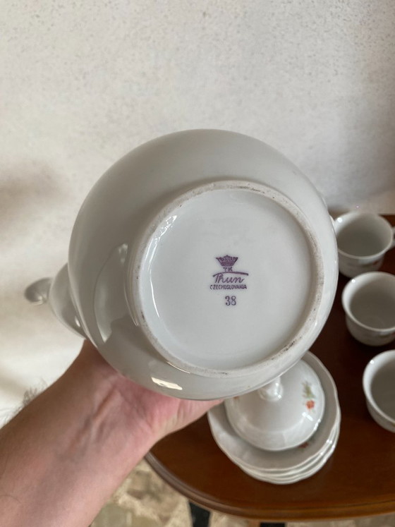 TK Thun Czechoslovakia Mid-Century Floral Porcelain Tea & Coffee Service – 15 Pieces – Crockery (photo 19 of 24)