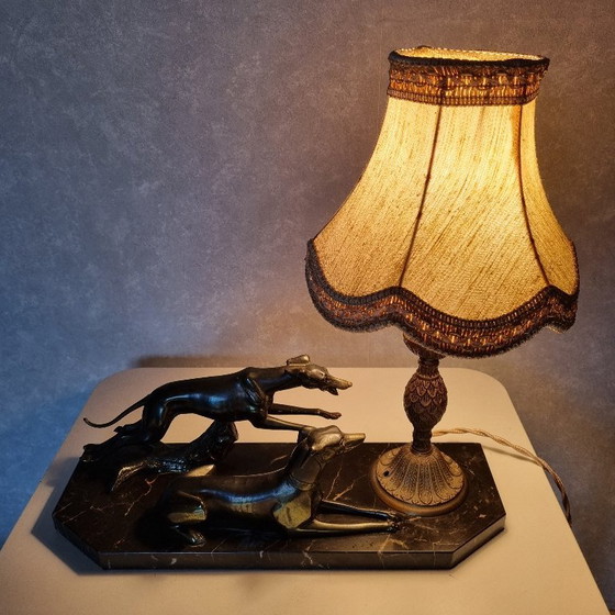 Image 1 of Art Deco bureaulamp in regula met windhonden