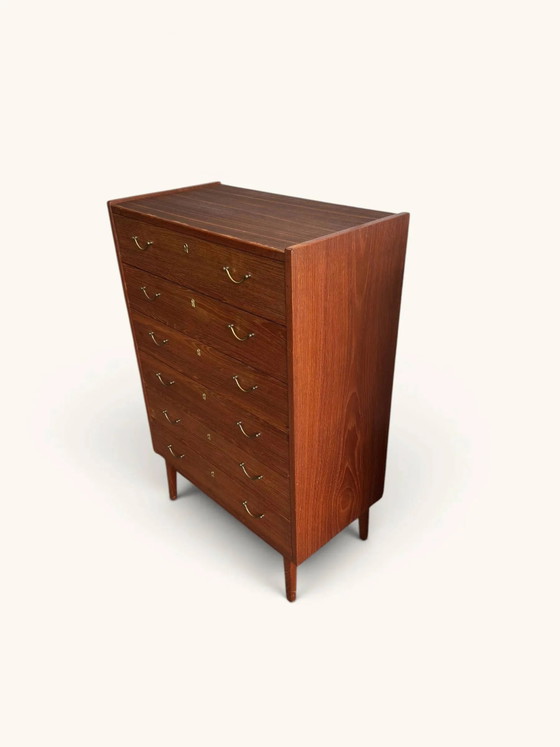 Vintage Danish "tallboy" chest of drawers in teak veneer., Brass (photo 4 of 13)