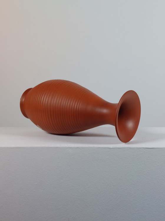 Image 1 of Vaso in terracotta vintage di metà secolo con decorazione a coste Jawa, fatto a mano