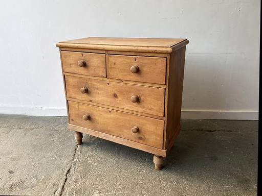Cómoda victoriana antigua inglesa de pino