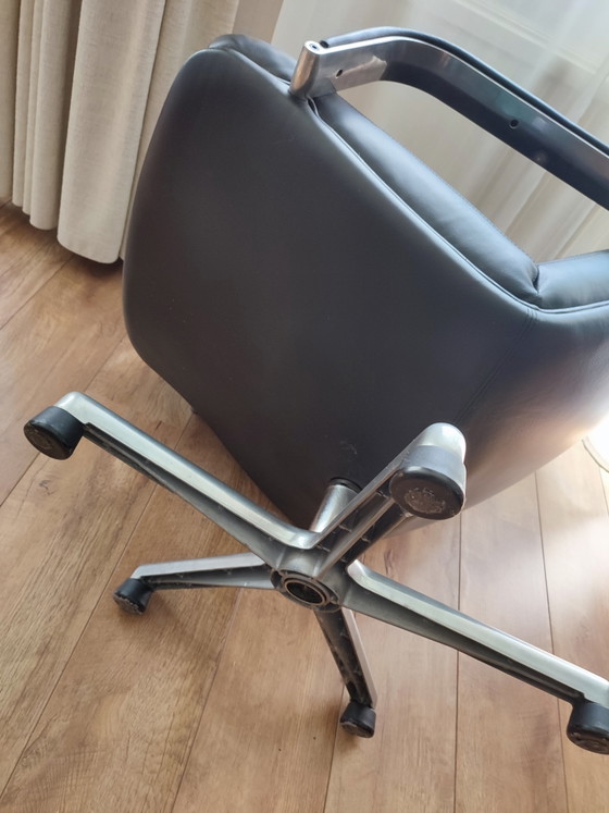 Artifort F141 Black Leather Swivel Armchair Geoffrey Harcourt – Metal (photo 13 of 13)