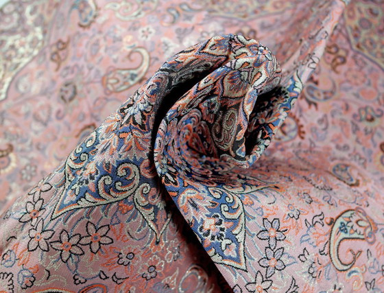 Image 1 of Mantel oriental hecho a mano, finamente elaborado con hilos de seda, 100 x 100 cm