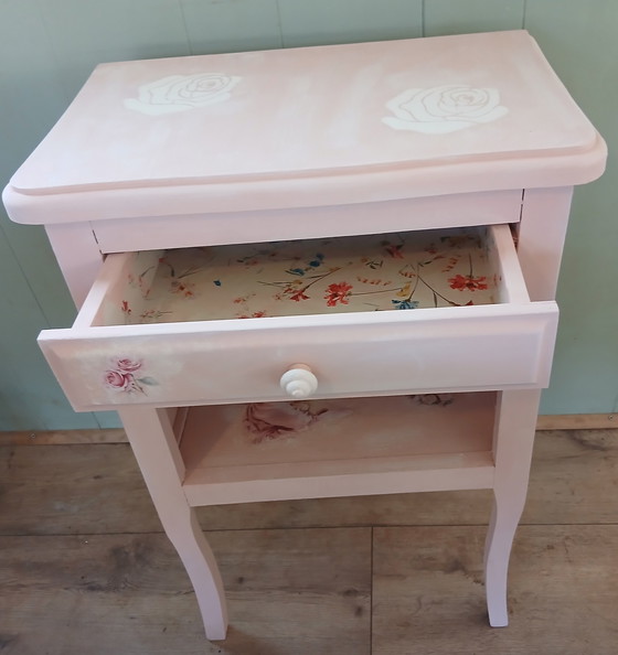 Image 1 of Table de nuit enfant relooke