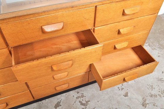 Image 1 of Vintage shop display case / counter in oak, 1930s