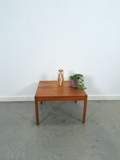 Tavolino da caffè quadrato in teak danese Magnus Olesen con gambe rotonde, n. 2