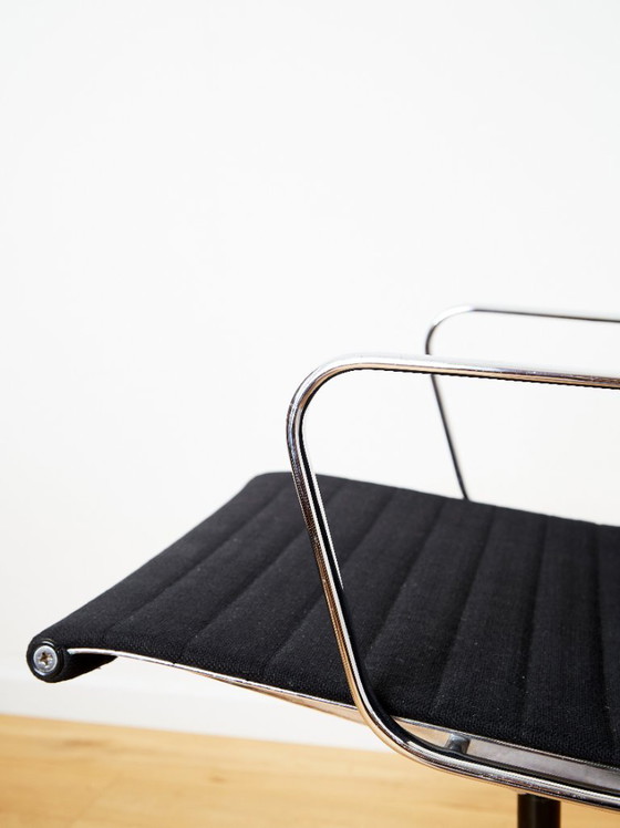Image 1 of Silla giratoria EA 108 de Charles & Ray Eames para Herman Miller